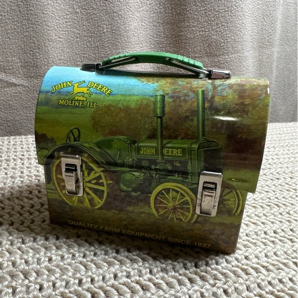 John Deere Vintage Style Domed Metal Tin Lunch Box Moline Illinois Tractor Green